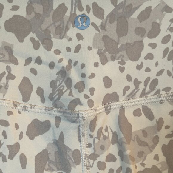 Lululemon Leggings - Grey and White Pattern - Size 8 (No Size Tags but Measures) - Picture 5 of 13